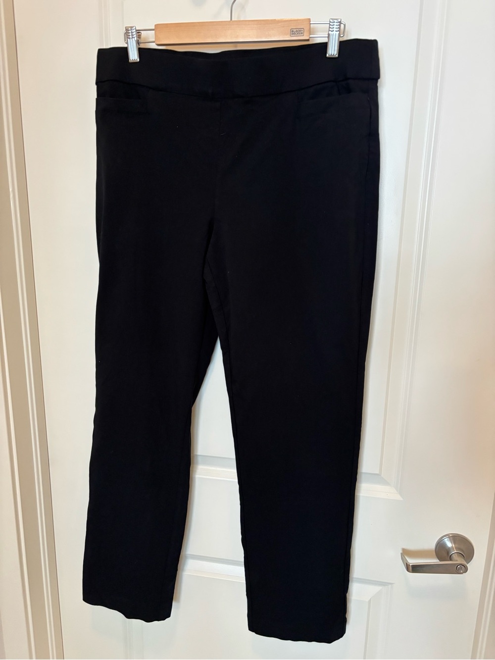 Liz Claiborne Black Cropped Pull-On Ankle Pants